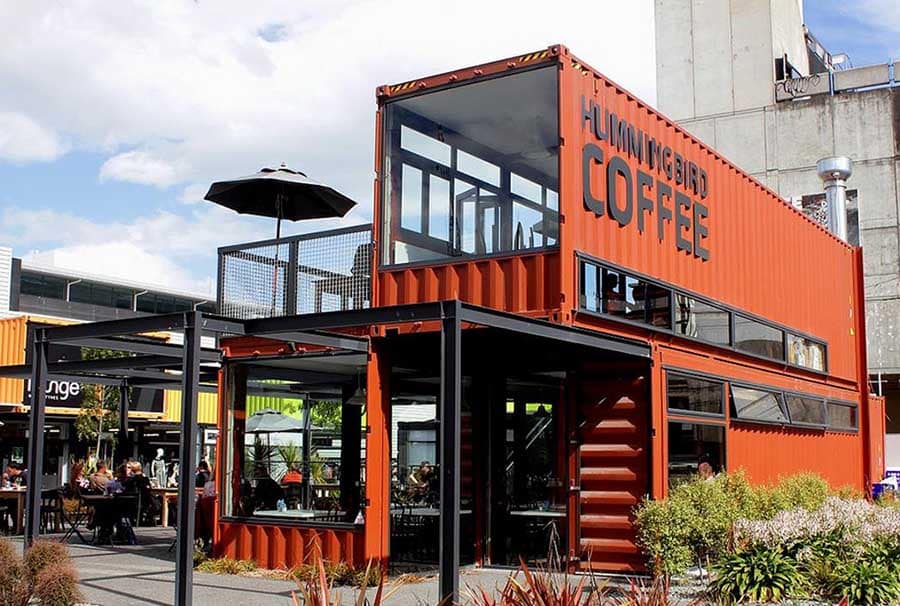 Một quán cafe được thiết kế từ nhiều thùng container